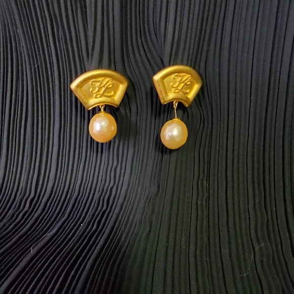 Earring - Picture 4 of 7